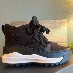 NWT SOREL Women's Out 'N About RMX Chukka 100g Waterproof Boots